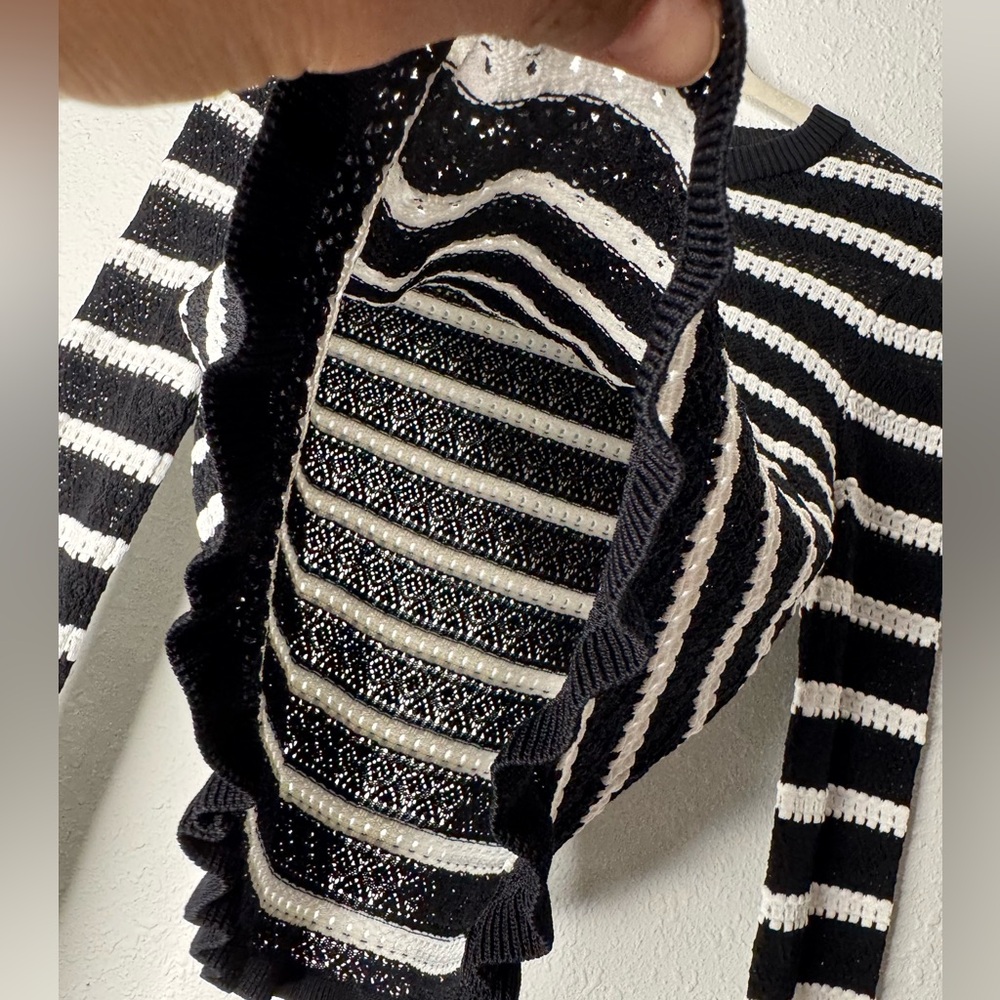 Zara black and white striped sweater is size L but it runs small, - Picture 7 of 12